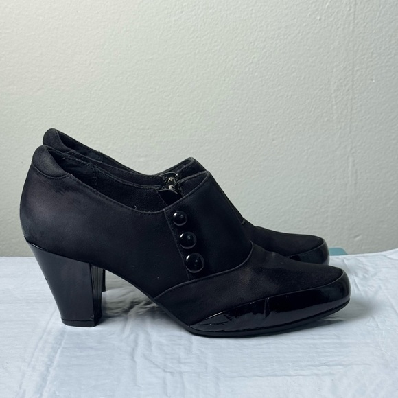 Clarks Artisan Black Leather Upper 3” Ankle Booties side Zipper - Size 8.5M USA - Picture 3 of 10